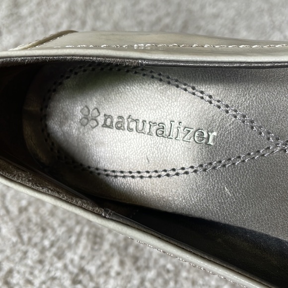 Naturalizer patent leather flats - size 6.5M - Picture 4 of 6